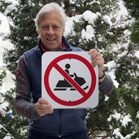 No snowmobiles sign